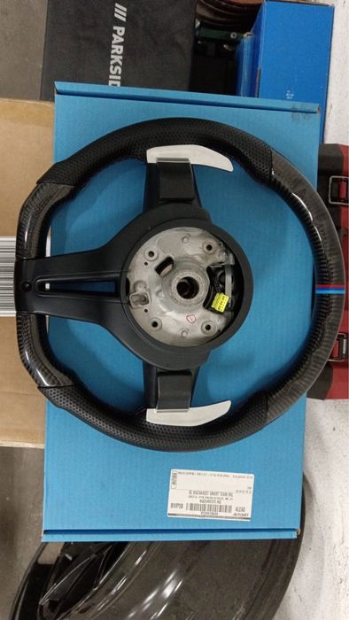 Volan bmw carbon  m performance cu padele