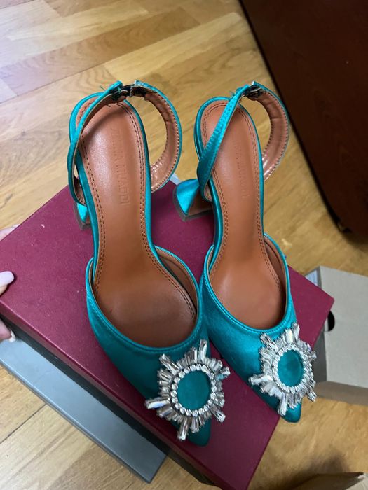 Босоножки бежевые