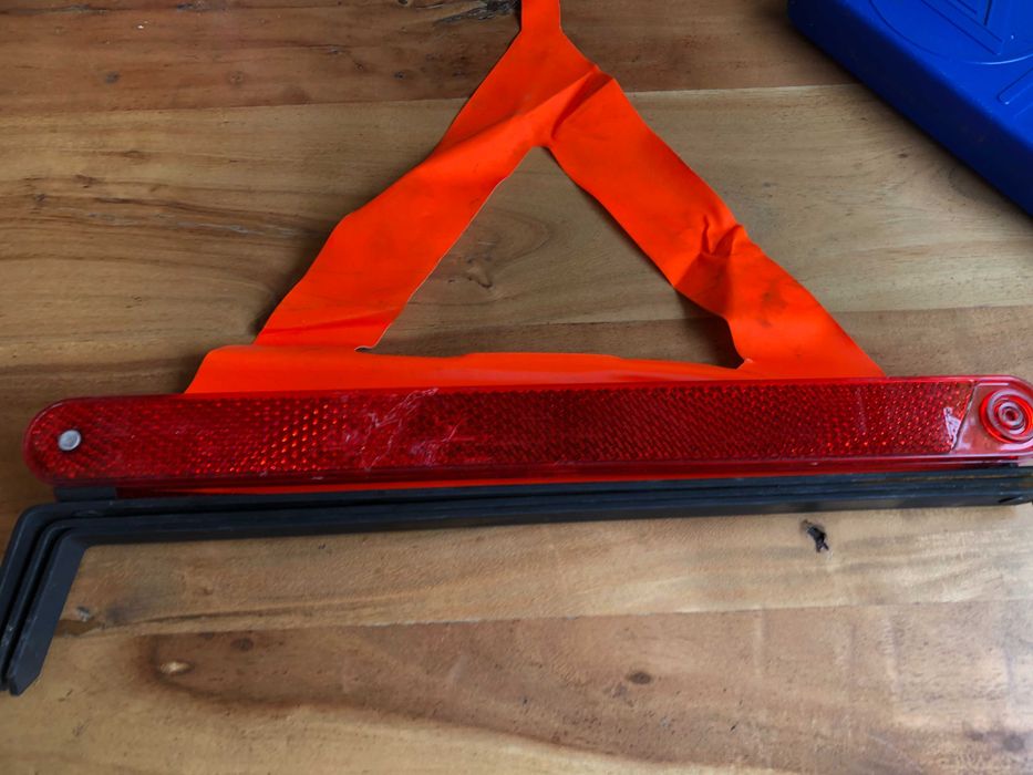 Авариен триъгълник BMW