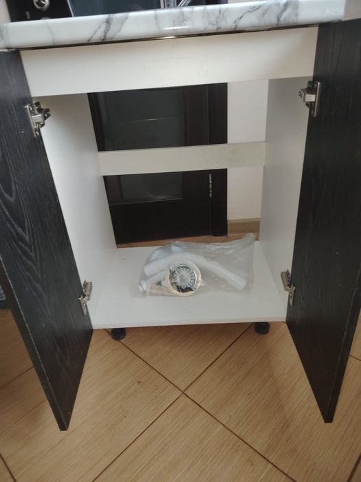 Продам кухонную тумбу мойку