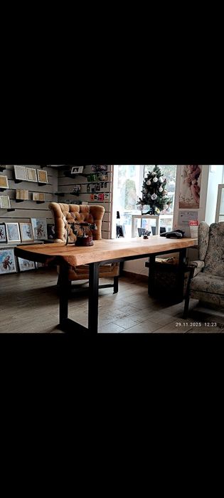 Masa masiva din lemn de cires