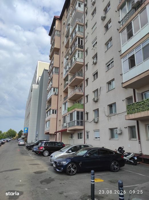 Apartament 3 camere, balcon, etaj înalt, București — fotografia 2