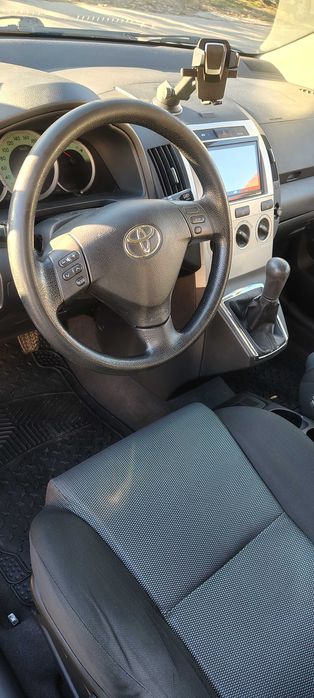 Продавам Toyota Corolla verso