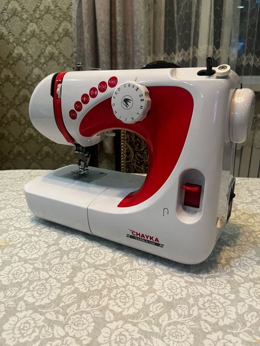 Продам швейную машинку