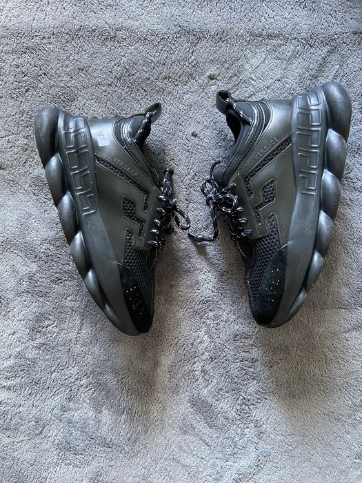 Versace chain reaction