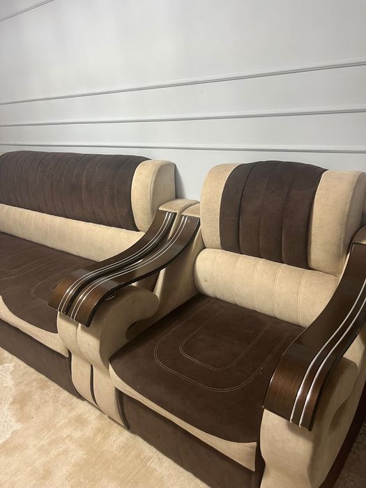 диван с двумя креслами