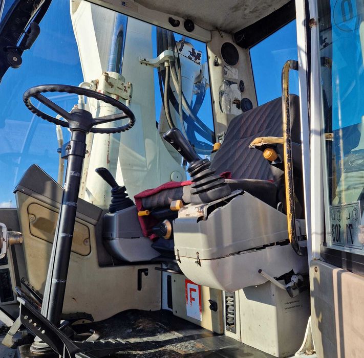 excavator pe roti O&K MH5