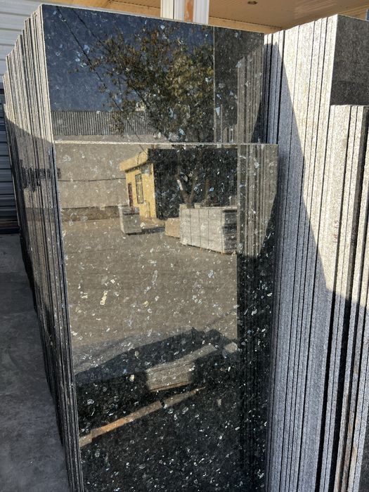 Norvegiya labradorit emerald blue pearl Norway лабрадорит гранит