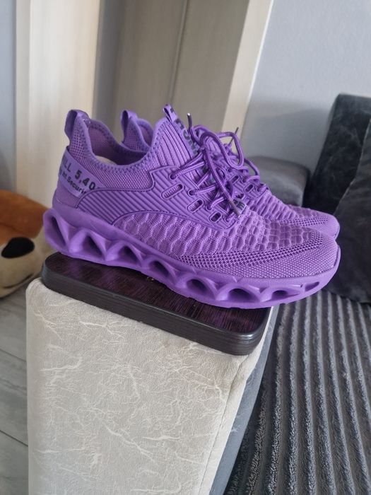 Кросовки новые 40й размер