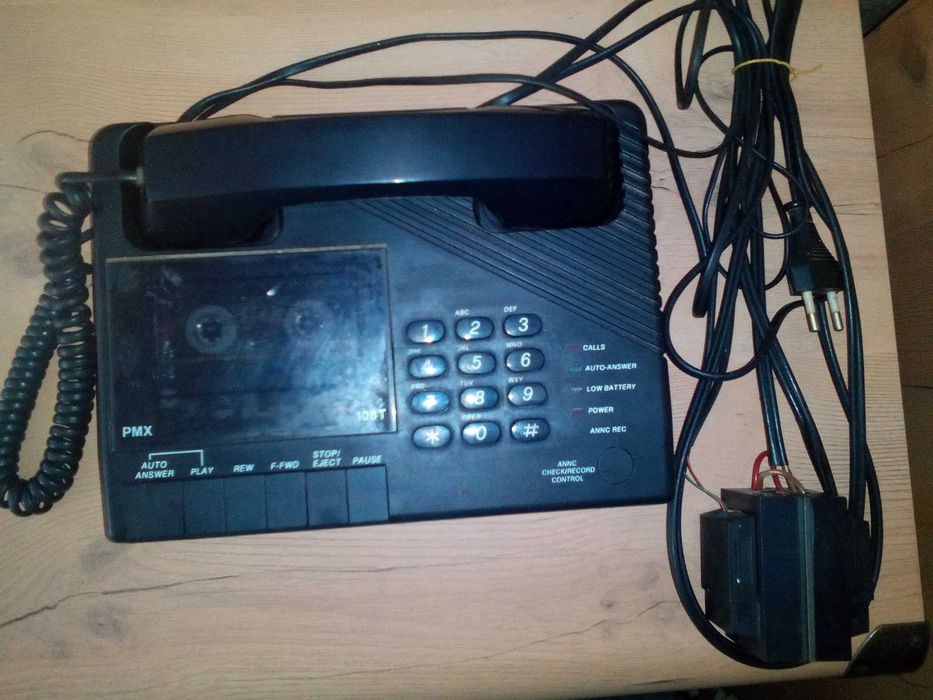 Стационарен цифров телефон със секретар