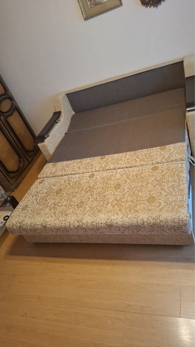 Canapea extensibila cu lasa depozitare