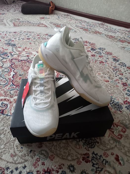 Кроссовки PEAK white