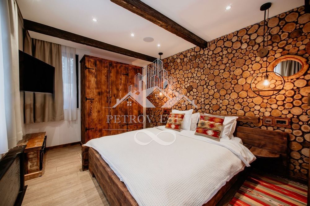 Продава се Тристаен апартамент в Велинград - 180 кв.м за 1084 €/кв.м - Снимка #3