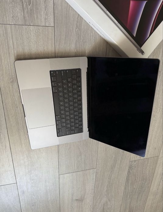Macbook pro 16 m2  512   2023