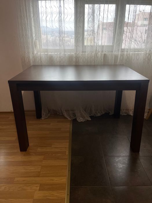 Трапезна маса в цвят венге