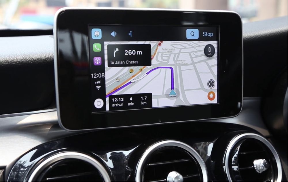 Interfata Apple CarPlay Mercedes-Benz C GLC V S Android Waze Google