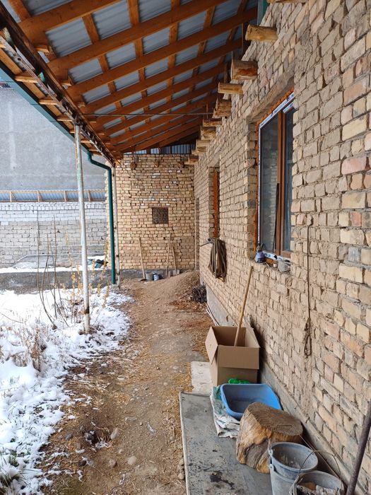 Yer sotiladi elitniy mahallada