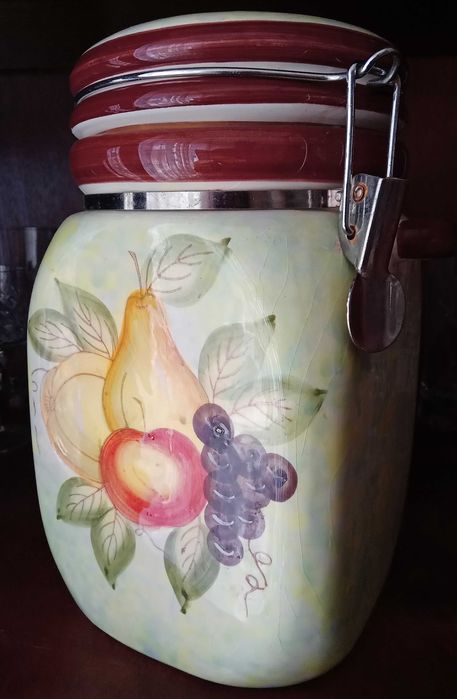 Голям порцеланов кухненски буркан за кафе,подправкиХерметичен2,5литра.