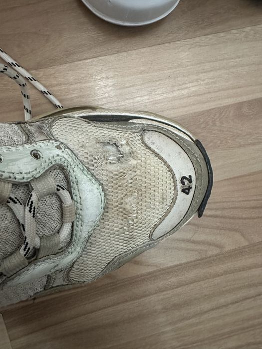 Se vinde balenciaga triple s