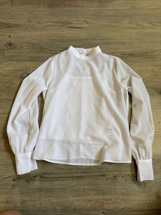 Продаю школьную блузку на девочку, рост 152см