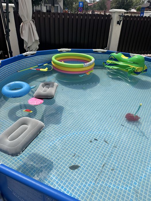 Piscina intex  gata de utilizare