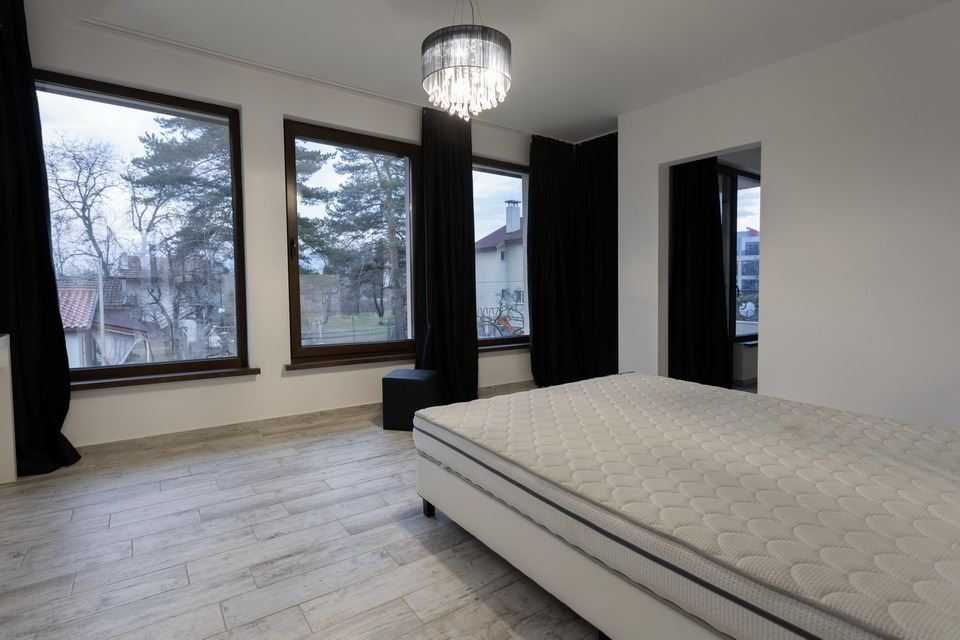 Къща под наем в.з. Врана - Лозен