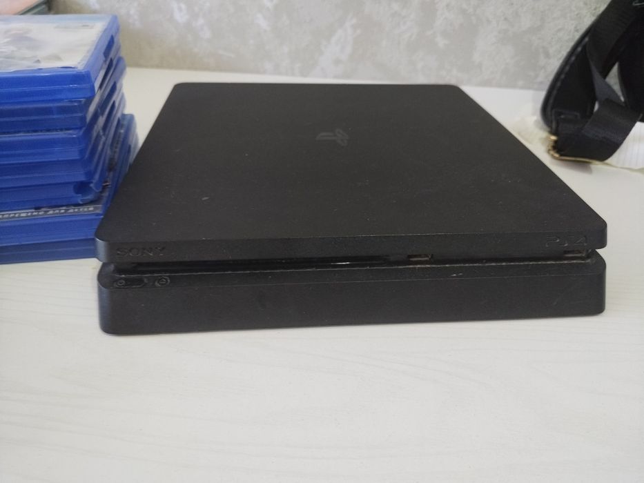 Playstation 4 slim