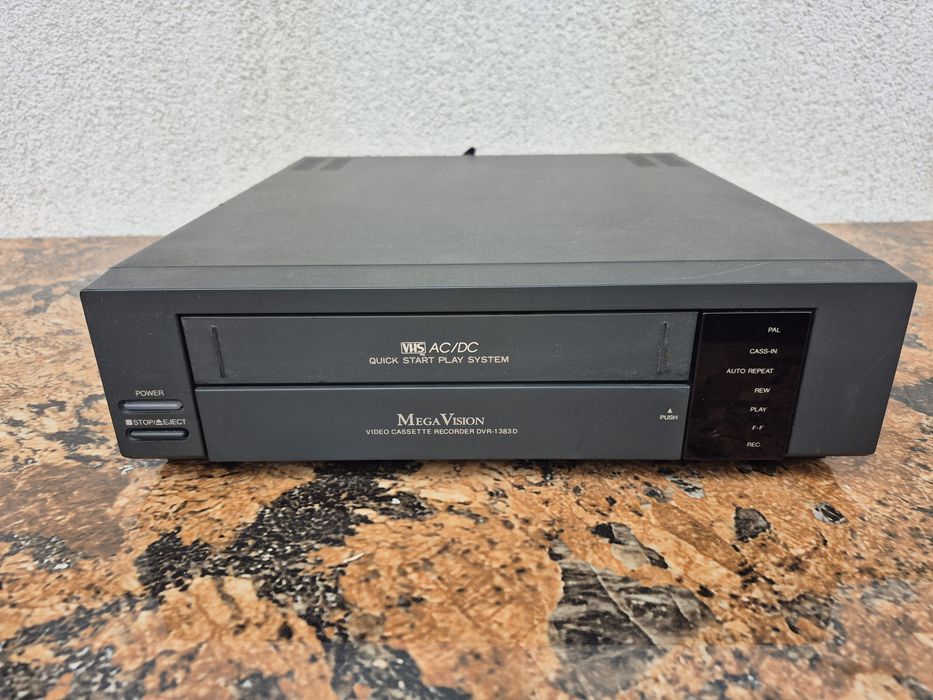 Vând Video marca Megavision model DVR-1383D made korea- functional 
Ma