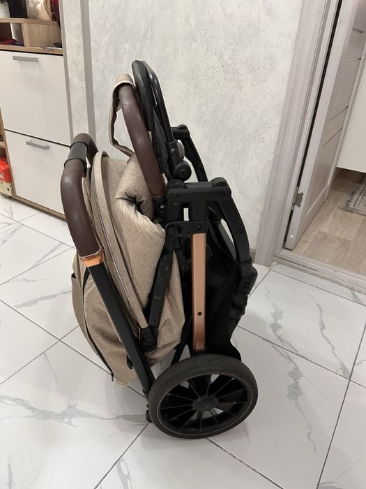 Коляска прогулочная