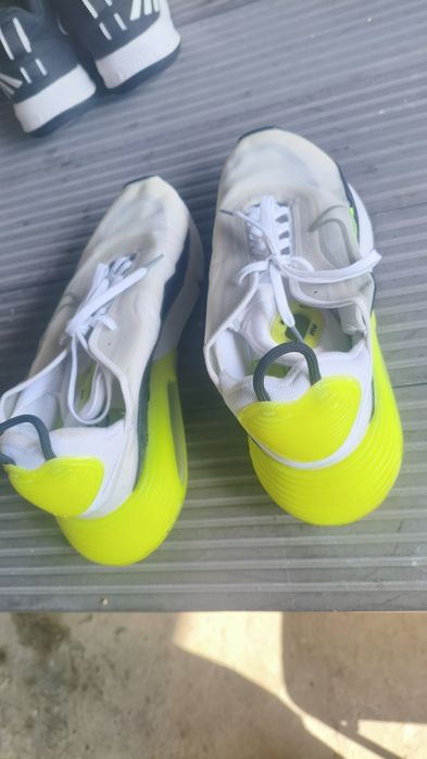 Nike Air Max 2090 в расцветке White Volt