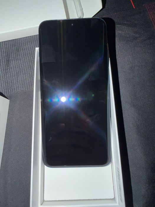 Продавам Motorola Edge 70 pro Чисто нова с гаранция 36 месеца+ Подарък тонколонка