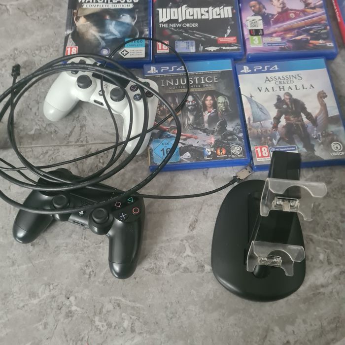 PS 4 cu jocuri și volan