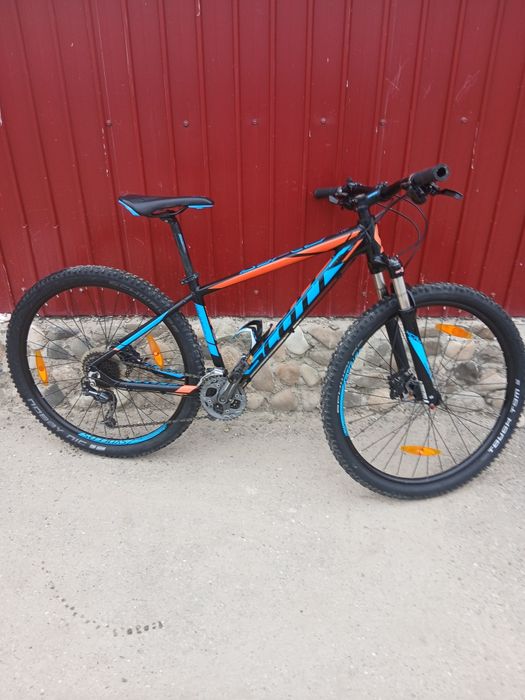 Vând bicicleta Scott în stare bună are roți de 27.5  are frâne pe ulei
