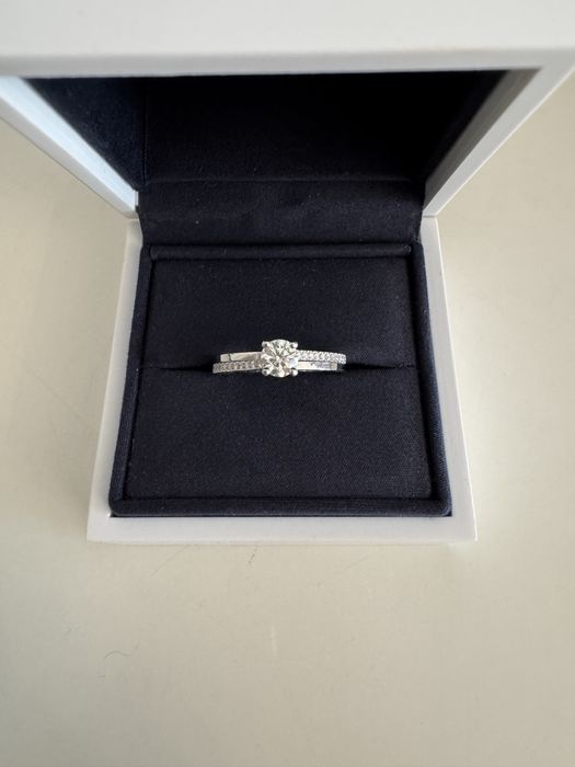 Продаю кольцо De Beers