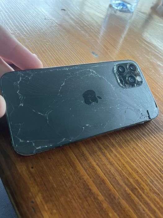 Продавам Iphone 12 pro