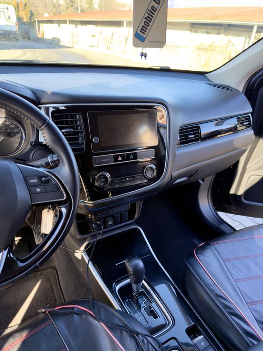 Mitsubishi Outlander 2019 2.4 бензин+газ, 106 000 км, CarPlay, камера, обслужен
