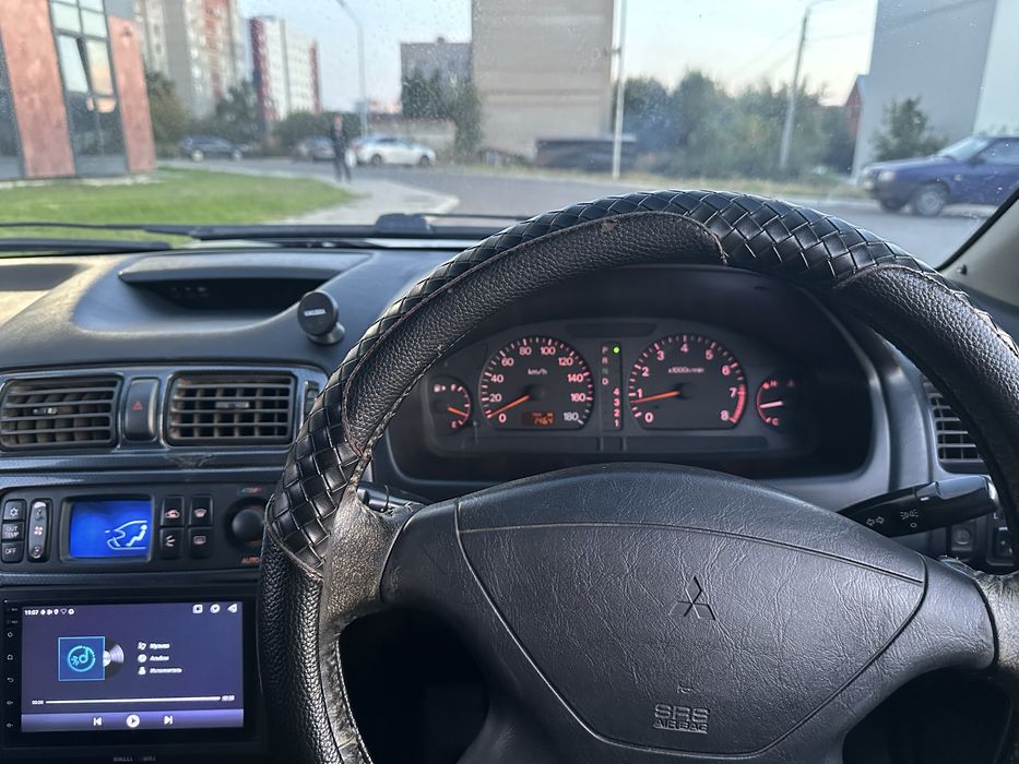 Mitsubishi galant 8