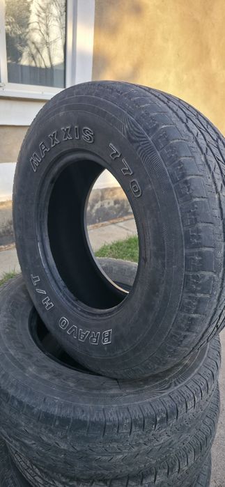 Продам шины Maxxis