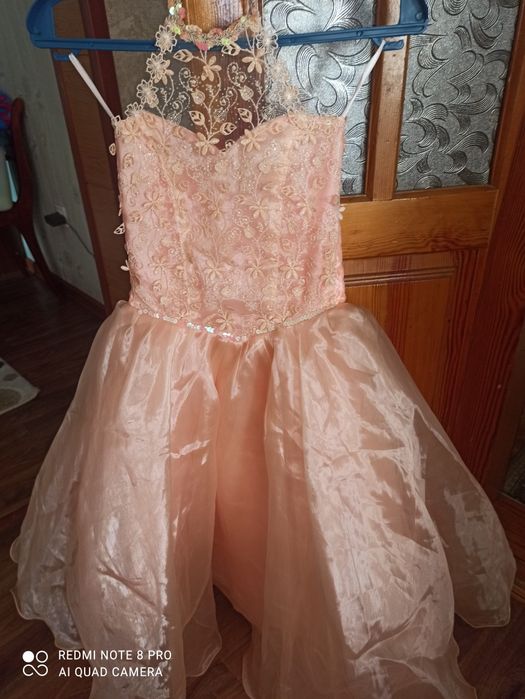 Продам платье нарядное.