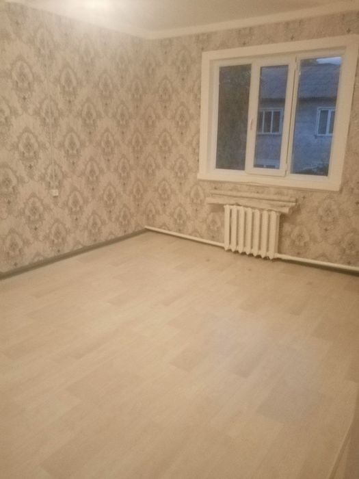 Продам 3ком 2этаж 2этажки. Евроремонт. Огород есть.. Спутник дерево.