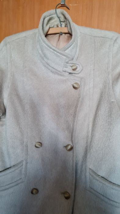 Haină călduroasă toamnă-iarnă din material de calitate superioară.