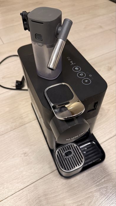 Nespresso Latissima one black