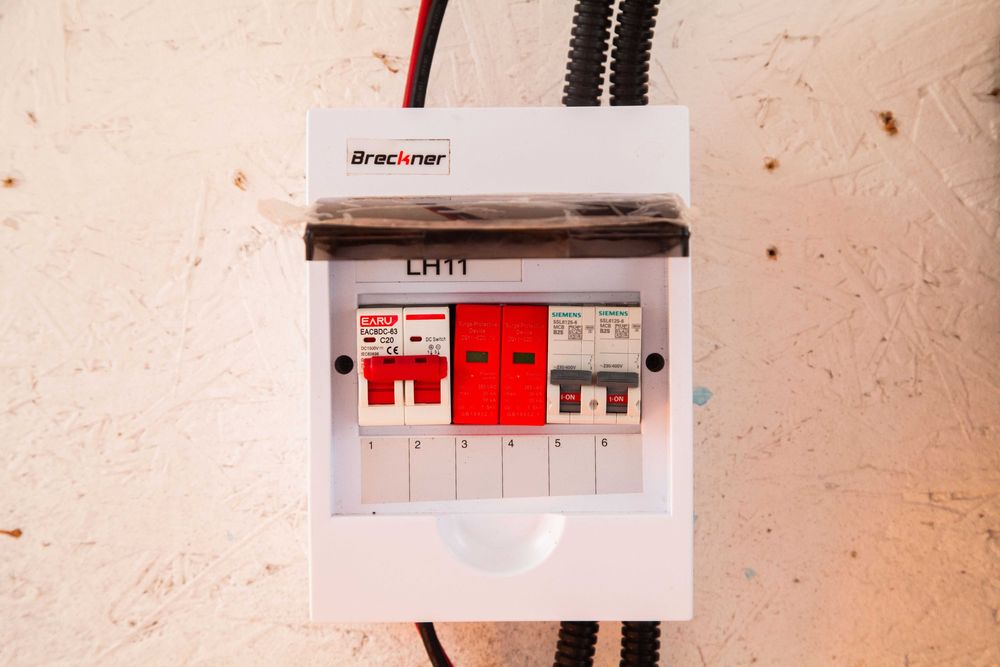 Kit sistem fotovoltaic invertor 7 KW + baterie 7 KW