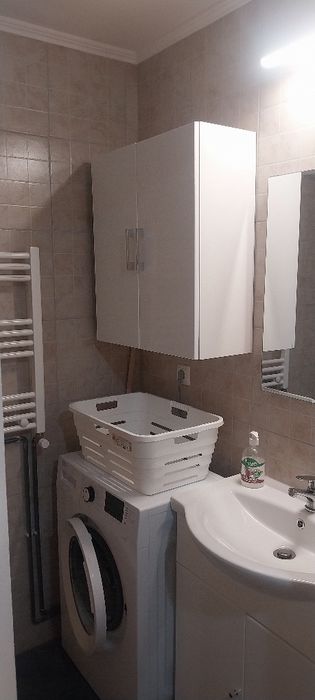 Închiriez garsoniera zona Rogerius