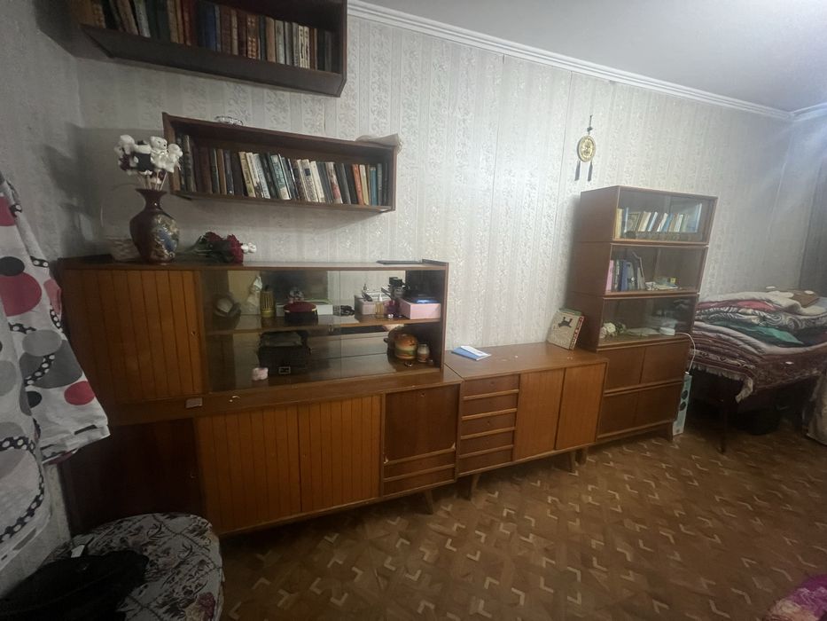 Сервант. Из натурального дерева