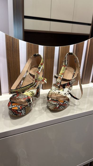 Сандали на ток  БЕЗ ЗАБЕЛЕЖКА