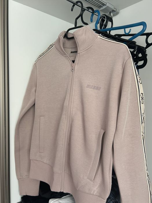 Нов суитшърт Guess