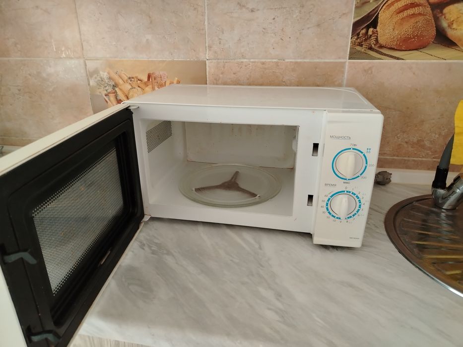 Микроволновка белая