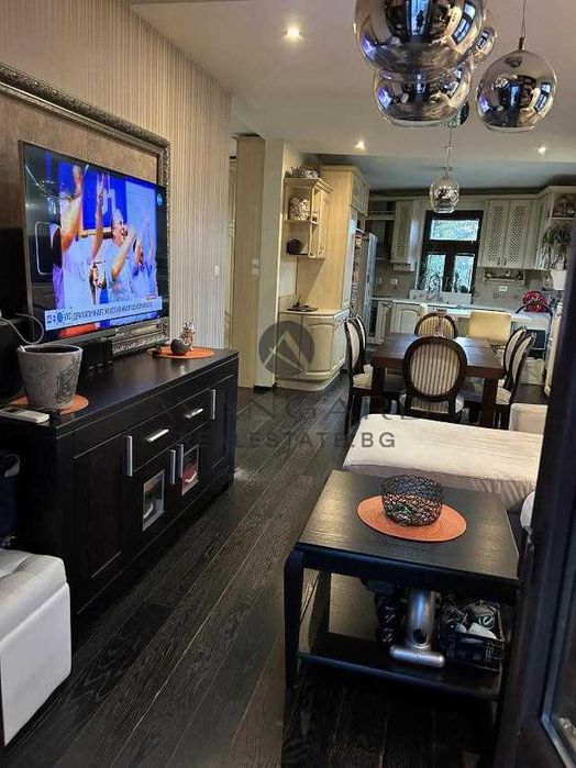 Продава се Къща в Пловдив, Център - 160 кв.м за 3124 €/кв.м - Снимка #3