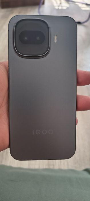 Продам игровой смартфон iQOO 15R